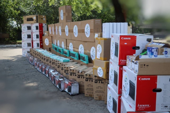 Мелитополь передал более 300 единиц оргтехники для ВСУ (фото)
